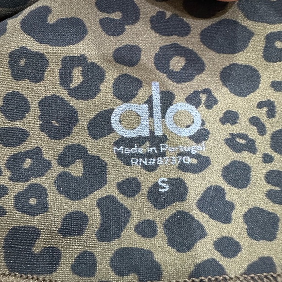 Alo shorts size Small - Picture 3 of 3